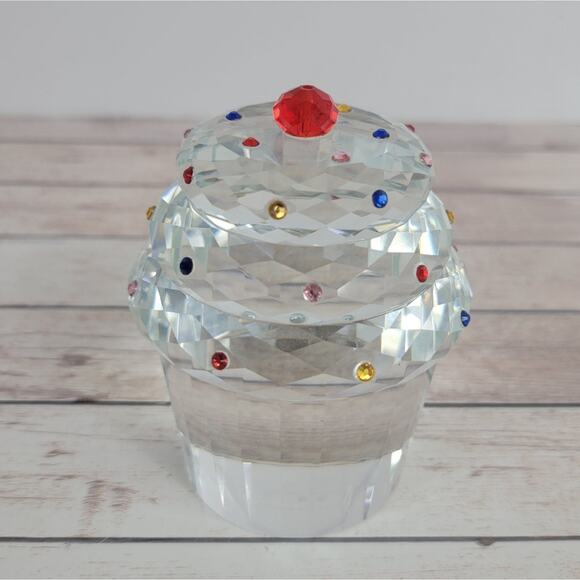 Simon Design Crystal Cupcake Paperweight - Picture 1 of 3